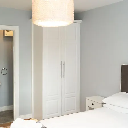 Spacious Centre - O'connell Street Area Apartment *